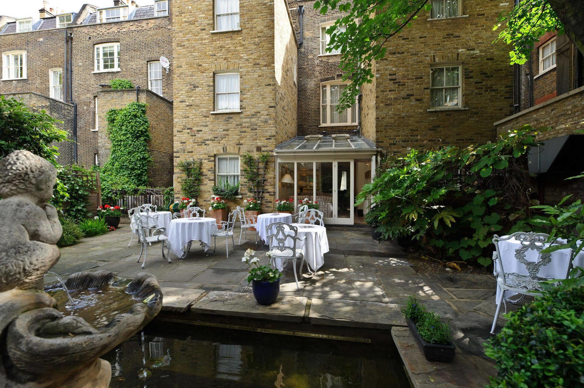 The Academy - Small Luxury Hotels Of The World London Luaran gambar The courtyard at the rear of the hotel
