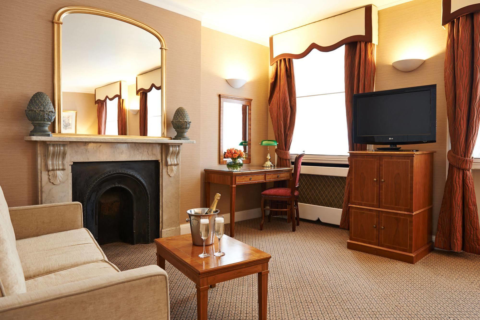 The Academy - Small Luxury Hotels Of The World London Luaran gambar A suite at the hotel