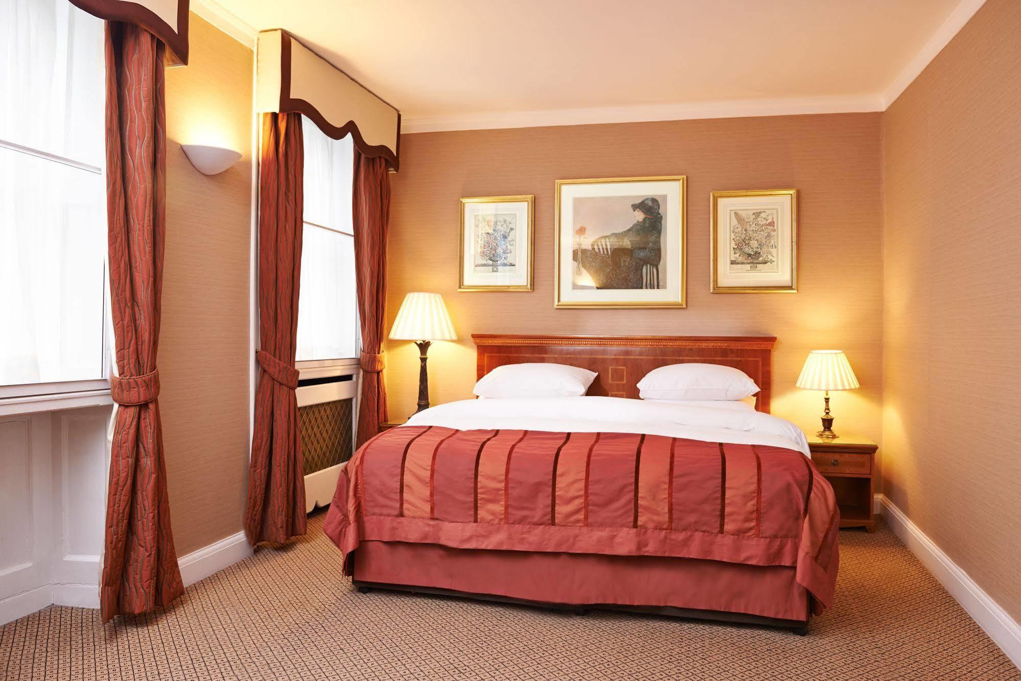 The Academy - Small Luxury Hotels Of The World London Luaran gambar A bedroom at the hotel