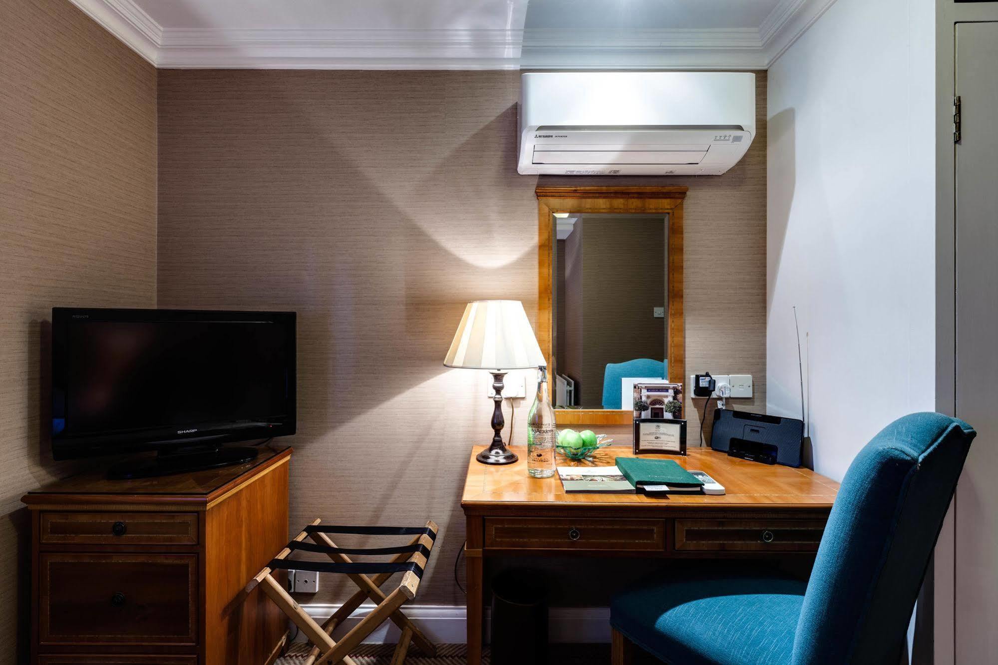 The Academy - Small Luxury Hotels Of The World London Luaran gambar A room at the hotel