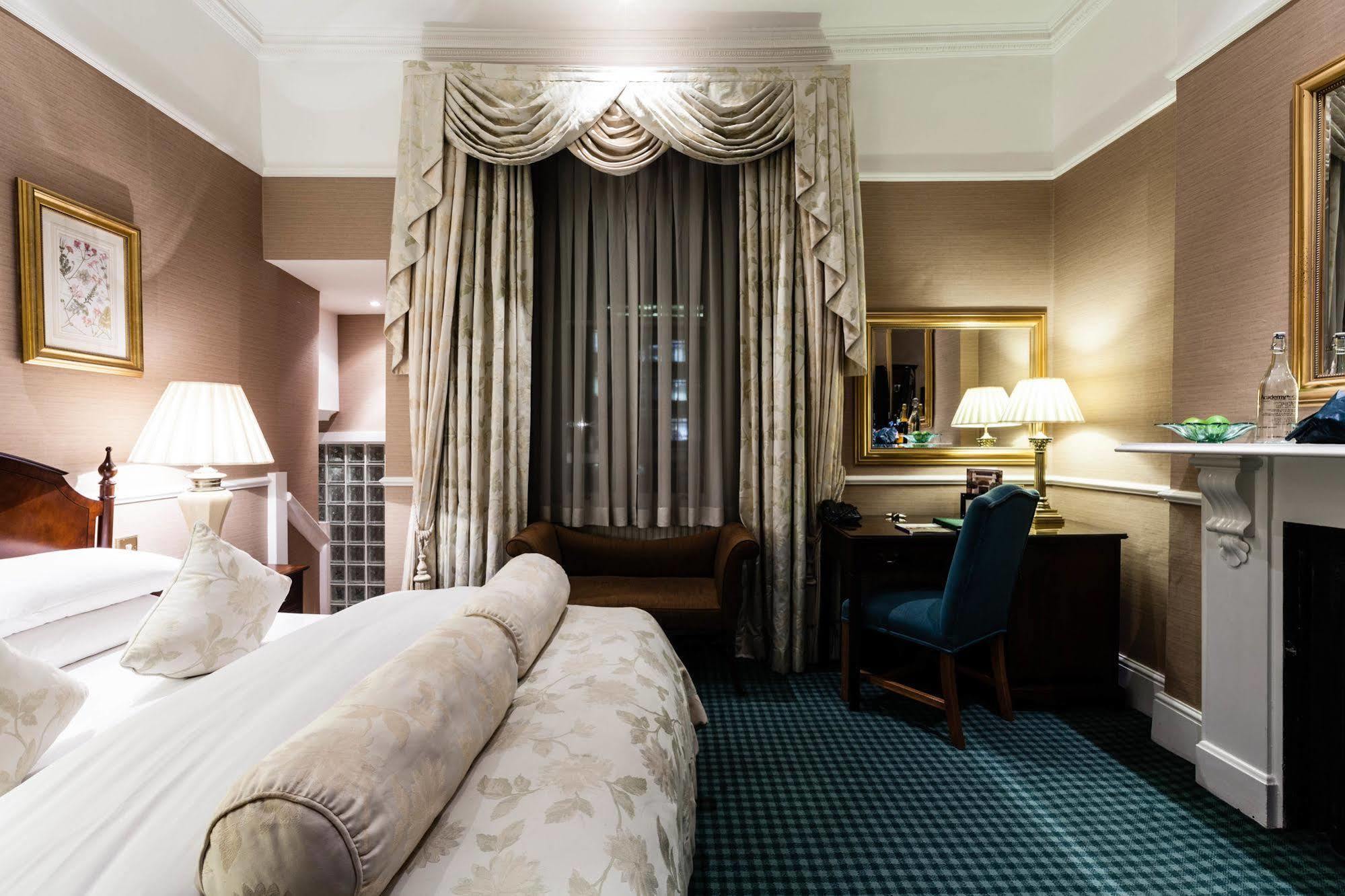 The Academy - Small Luxury Hotels Of The World London Luaran gambar A bedroom at the hotel