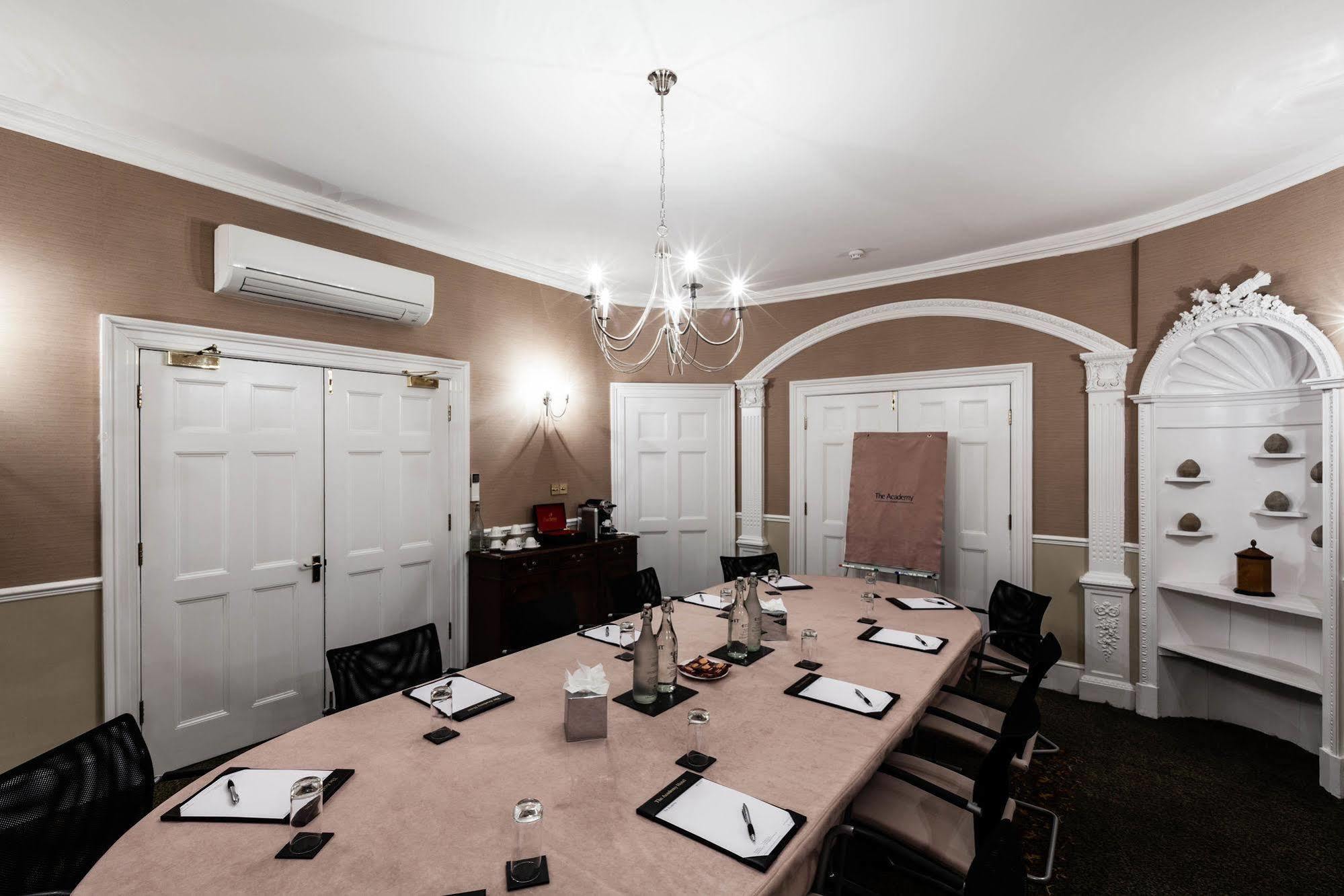The Academy - Small Luxury Hotels Of The World London Luaran gambar The boardroom at the Old Bank Hotel